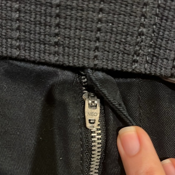 NWOT Adam Levine Cargo Shorts with Adjustable
Twill Belt Utility Pocket Size 32 - Picture 8 of 10